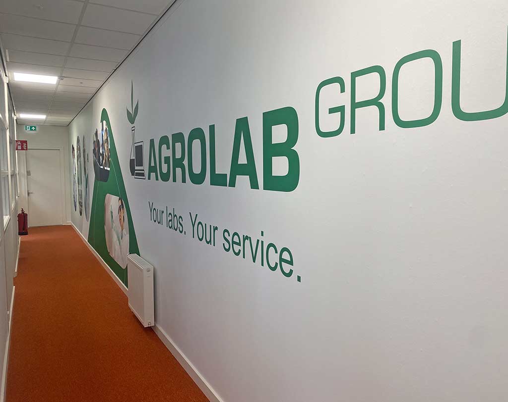 AGROLAB WEST hallway